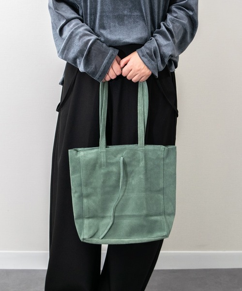 andrea cardone（アンドレアカルドネ）の「【ANDREA CARDONE】スエードミディアムトートバッグ(Q56611)（トートバッグ・レディース・ライトブラウン/グレー/グリーン・ALL）」の3枚目の写真