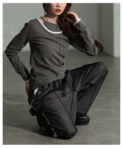 Sawa a la mode(サワアラモード)の「アメスリタンクレイヤード風リブニットトップス(Tシャツ/カットソー・レディース・アイボリー/チャコールグレー・FREE)」の5枚目の写真