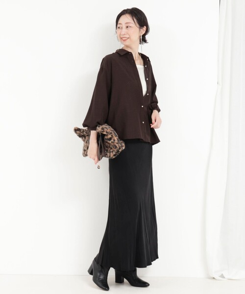 MICO COULIER（ミコクリエ）の「ライトタンブラーパンチングブラウス（シャツ/ブラウス・レディース・ライトグレー/ブラウン/キャメル・38）」の4枚目の写真