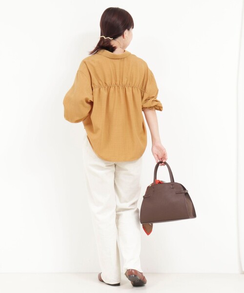 MICO COULIER（ミコクリエ）の「ライトタンブラーパンチングブラウス（シャツ/ブラウス・レディース・ライトグレー/ブラウン/キャメル・38）」の14枚目の写真