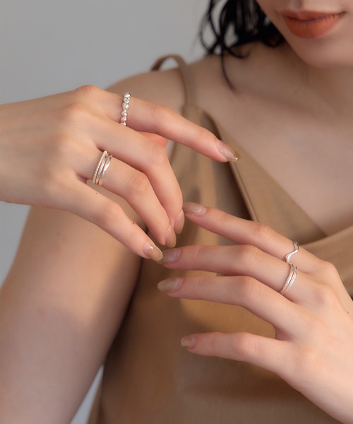 Jolie Toujours(ジョリトゥジュール)の「〈SV925〉11号プチフラワーラインリング(リング・レディース・シルバー・11号)」の4枚目の写真