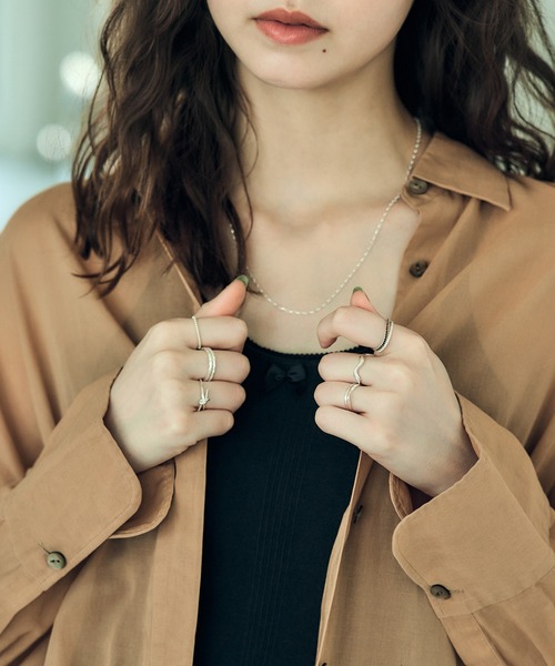 Jolie Toujours(ジョリトゥジュール)の「〈SV925〉11号プチフラワーラインリング(リング・レディース・シルバー・11号)」の7枚目の写真