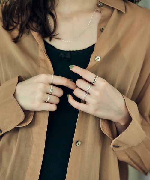 Jolie Toujours(ジョリトゥジュール)の「〈SV925〉11号プチフラワーラインリング(リング・レディース・シルバー・11号)」の8枚目の写真