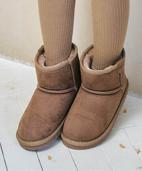 BREEZE(ブリーズ)の「ボアムートンブーツ(ブーツ・キッズ・ブラック/アイボリー/ブラウン/ダークブラウン/ピンク/レインボー/ベージュ・13/14/15 /16/17/18/19/20/21)」の4枚目の写真