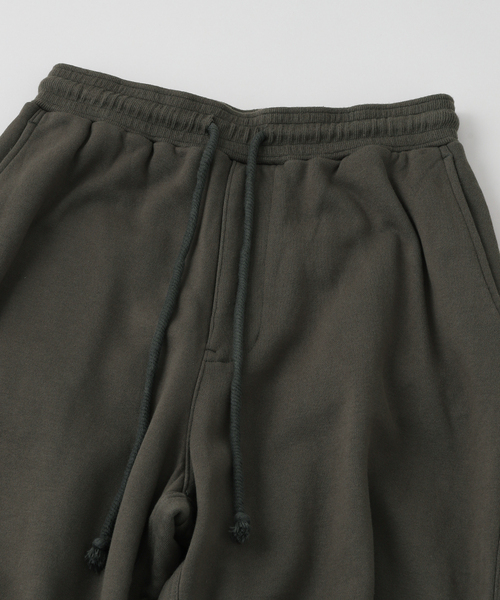 MATSUFUJI（マツフジ）の「MATSUFUJI / マツフジ WIDE SWEATPANTS（スウェットパンツ・メンズ・ブラック/チャコールグレー・3/2）」の4枚目の写真