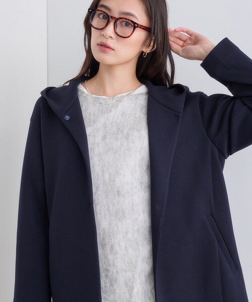 INDIVI(インディヴィ)の「【軽羽織り】フーディーライトコート(ブルゾン・レディース・ライトグレー系5/ネイビー/アイボリー・38/34/15 /13/05)」の3枚目の写真