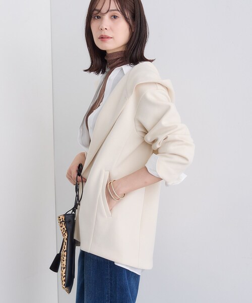 INDIVI(インディヴィ)の「【軽羽織り】フーディーライトコート(ブルゾン・レディース・ライトグレー系5/ネイビー/アイボリー・38/34/15 /13/05)」の5枚目の写真