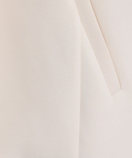 INDIVI(インディヴィ)の「【軽羽織り】フーディーライトコート(ブルゾン・レディース・ライトグレー系5/ネイビー/アイボリー・38/34/15 /13/05)」の8枚目の写真