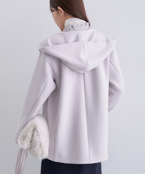 INDIVI(インディヴィ)の「【軽羽織り】フーディーライトコート(ブルゾン・レディース・ライトグレー系5/ネイビー/アイボリー・38/34/15 /13/05)」の14枚目の写真