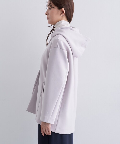 INDIVI(インディヴィ)の「【軽羽織り】フーディーライトコート(ブルゾン・レディース・ライトグレー系5/ネイビー/アイボリー・38/34/15 /13/05)」の18枚目の写真