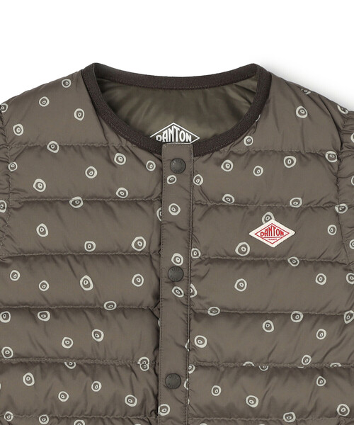 DANTON(ダントン)の「KIDS' INNER DOWN CREWNECK VEST POLKA DOT(ダウンベスト・キッズ・グレー系その他/ベージュ系その他・125/115/135/105)」の5枚目の写真