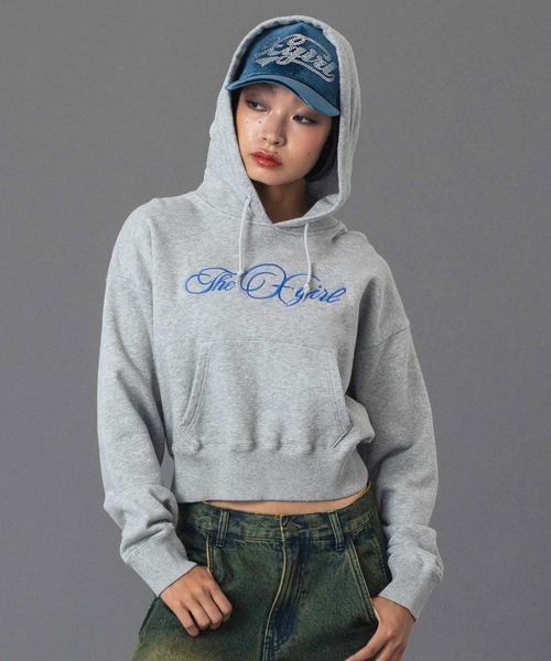 X-girl（エックスガール）の「CURSIVE LOGO EMBROIDERY COMPACT SWEAT
