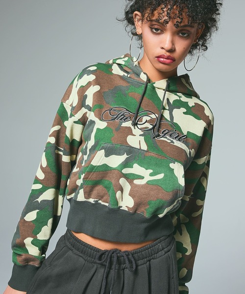 X-girl（エックスガール）の「CURSIVE LOGO EMBROIDERY COMPACT SWEAT