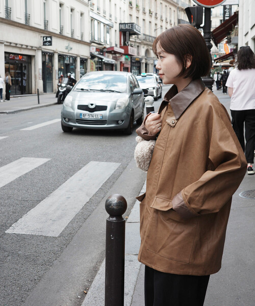 Firsthand（ファーストハンド）の「Firsthand/ファーストハンド オーバーサイズ レザレットブルゾン / 異素材切り替え / 2WAY スタンドカラー ブルゾン（ブルゾン・レディース・ブラウン/キャメル・ﾌﾘ-）」の2枚目の写真