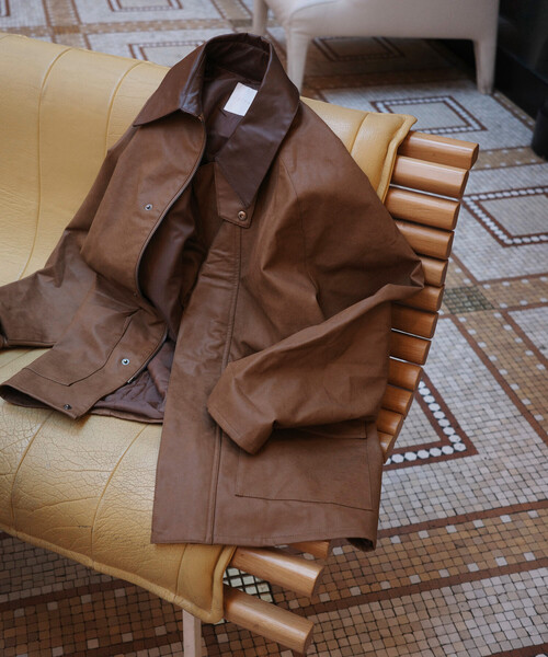 Firsthand（ファーストハンド）の「Firsthand/ファーストハンド オーバーサイズ レザレットブルゾン / 異素材切り替え / 2WAY スタンドカラー ブルゾン（ブルゾン・レディース・ブラウン/キャメル・ﾌﾘ-）」の9枚目の写真