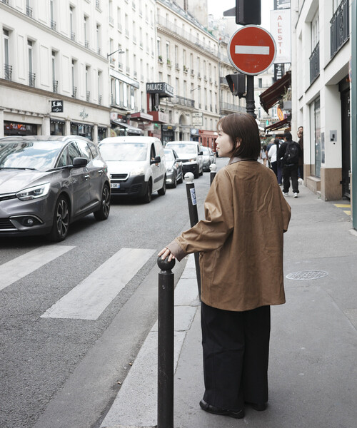 Firsthand（ファーストハンド）の「Firsthand/ファーストハンド オーバーサイズ レザレットブルゾン / 異素材切り替え / 2WAY スタンドカラー ブルゾン（ブルゾン・レディース・ブラウン/キャメル・ﾌﾘ-）」の4枚目の写真