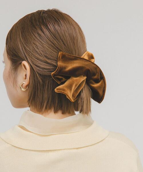 KBF（ケイビーエフ）の「スクエアベロアシュシュ（ヘアゴム・レディース・ブラック/ブラウン・ONE）」の3枚目の写真