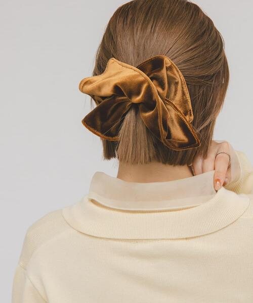 KBF（ケイビーエフ）の「スクエアベロアシュシュ（ヘアゴム・レディース・ブラック/ブラウン・ONE）」の4枚目の写真
