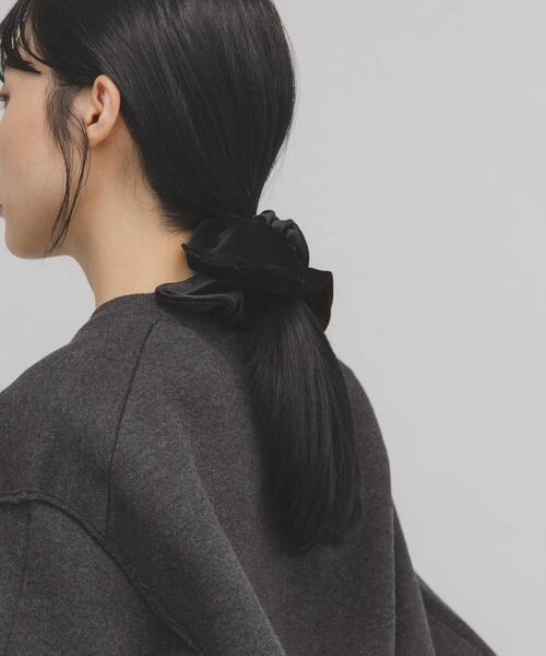 KBF（ケイビーエフ）の「スクエアベロアシュシュ（ヘアゴム・レディース・ブラック/ブラウン・ONE）」の10枚目の写真