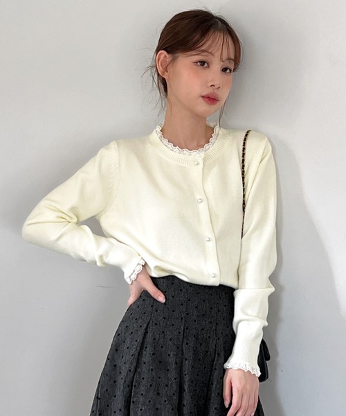 by muni:r（バイ ムニール）の「【お気に入り登録数11,000突破・着用動画あり・4色展開】パールボタンカーディガン（ニット/セーター・レディース・ネイビー/ブラック/アイボリー/グレー・FREE）」の2枚目の写真