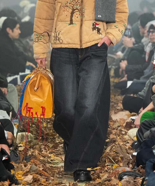 KHOKI（コッキ）の「【KHOKI/コッキ】3D cutting denim pants（デニムパンツ・メンズ・ベージュ/インディゴブルー/ブラック・1/2）」の2枚目の写真