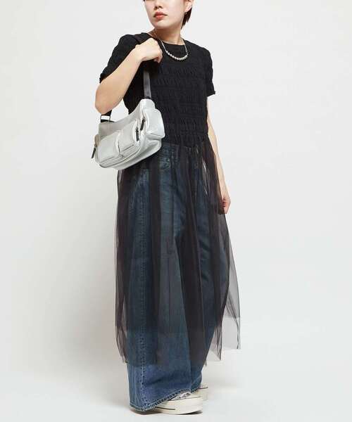 CONVERSE TOKYO(コンバーストウキョウ)の「METALLIC MULTI POCKET SHOULDER BAG(ショルダーバッグ・レディース・ブロンズ/シルバー/ブラック・FREE)」の5枚目の写真