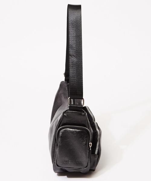 CONVERSE TOKYO(コンバーストウキョウ)の「METALLIC MULTI POCKET SHOULDER BAG(ショルダーバッグ・レディース・ブロンズ/シルバー/ブラック・FREE)」の8枚目の写真