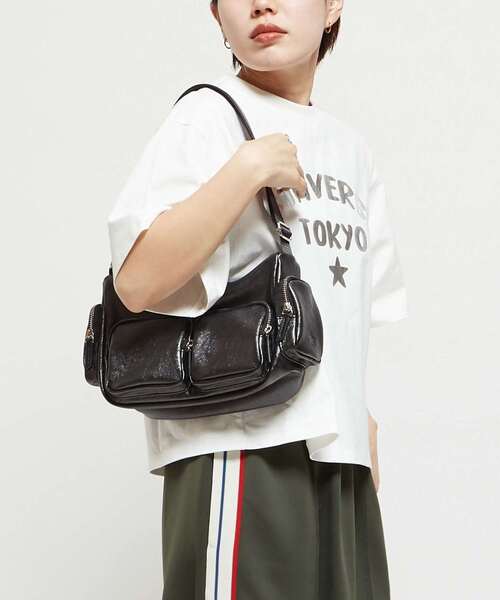 CONVERSE TOKYO(コンバーストウキョウ)の「METALLIC MULTI POCKET SHOULDER BAG(ショルダーバッグ・レディース・ブロンズ/シルバー/ブラック・FREE)」の9枚目の写真