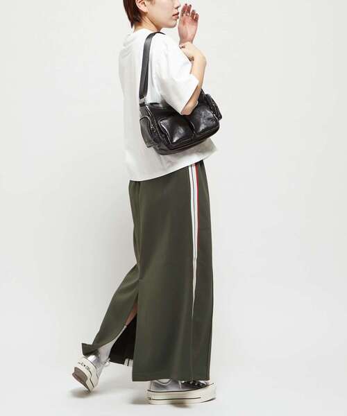 CONVERSE TOKYO(コンバーストウキョウ)の「METALLIC MULTI POCKET SHOULDER BAG(ショルダーバッグ・レディース・ブロンズ/シルバー/ブラック・FREE)」の10枚目の写真