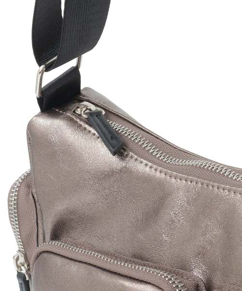 CONVERSE TOKYO(コンバーストウキョウ)の「METALLIC MULTI POCKET SHOULDER BAG(ショルダーバッグ・レディース・ブロンズ/シルバー/ブラック・FREE)」の13枚目の写真