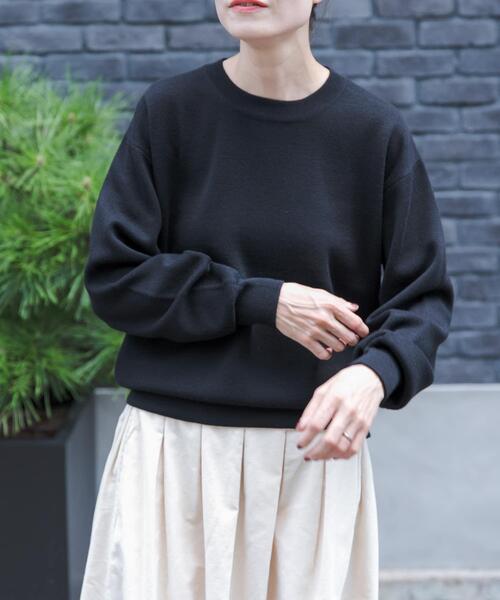 FORK&SPOON（フォークアンドスプーン）の「FORK&SPOON　ミラノリブクルーネックニット（ニット/セーター・レディース・ネイビー/ブラック/アイボリー/レッド・1）」の2枚目の写真