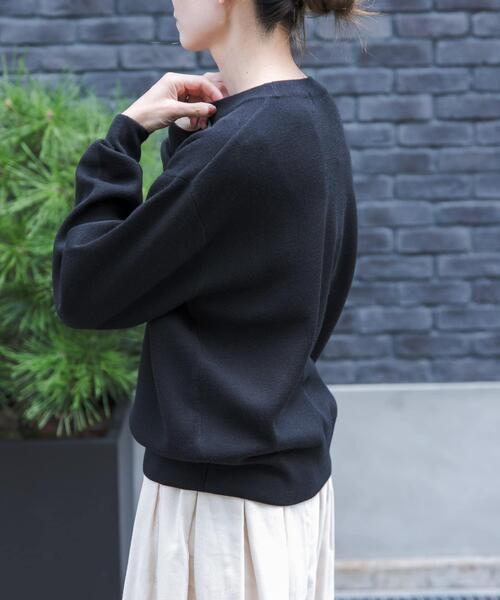 FORK&SPOON（フォークアンドスプーン）の「FORK&SPOON　ミラノリブクルーネックニット（ニット/セーター・レディース・ネイビー/ブラック/アイボリー/レッド・1）」の6枚目の写真