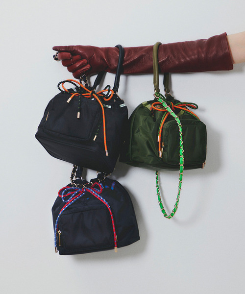 LeSportsac(レスポートサック)の「W DRAWSTRING CHAIN BAG ノクターンフレームCD(ショルダーバッグ・レディース・ブラック・FREE)」の5枚目の写真