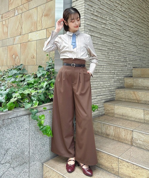 an another angelus（アンアナザーアンジェラス）の「ビジュー釦タイ付きシャツ（シャツ/ブラウス・レディース・オフホワイト/ベージュ・FREE）」の8枚目の写真