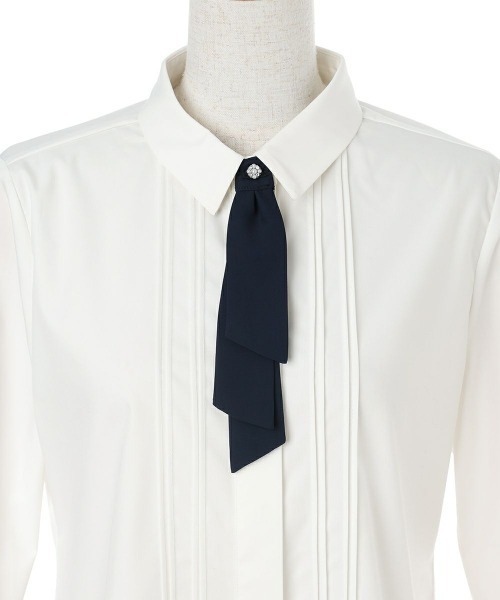 an another angelus（アンアナザーアンジェラス）の「ビジュー釦タイ付きシャツ（シャツ/ブラウス・レディース・オフホワイト/ベージュ・FREE）」の16枚目の写真