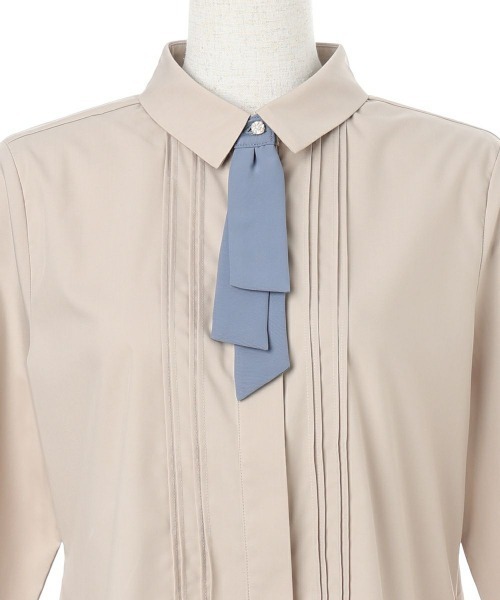 an another angelus（アンアナザーアンジェラス）の「ビジュー釦タイ付きシャツ（シャツ/ブラウス・レディース・オフホワイト/ベージュ・FREE）」の17枚目の写真