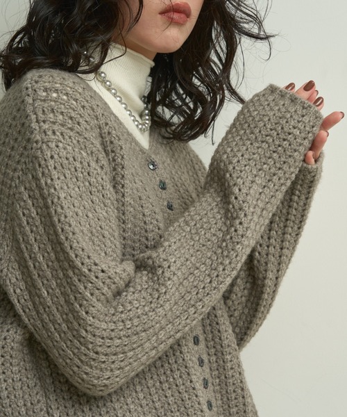 Lutim by u(ルチバイユー)の「Waffle knit multi-button cardigan / ワッフル編みマルチボタンカーディガン(カーディガン/ボレロ・レディース・アイボリー/グレー/ネイビー・FREE)」の2枚目の写真