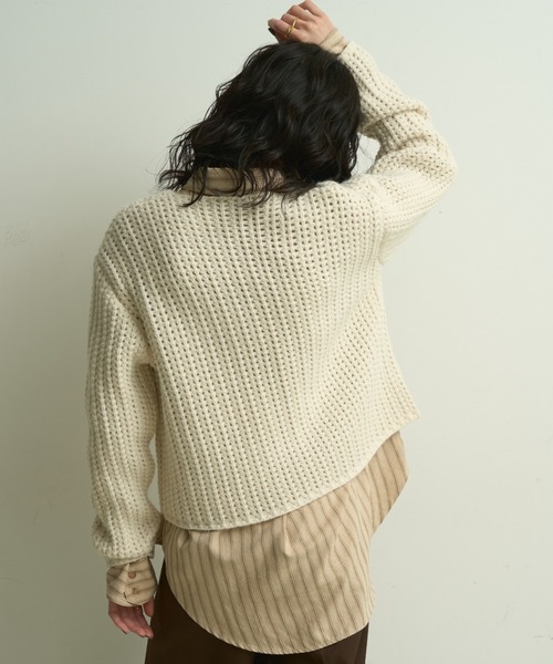 Lutim by u(ルチバイユー)の「Waffle knit multi-button cardigan / ワッフル編みマルチボタンカーディガン(カーディガン/ボレロ・レディース・アイボリー/グレー/ネイビー・FREE)」の7枚目の写真