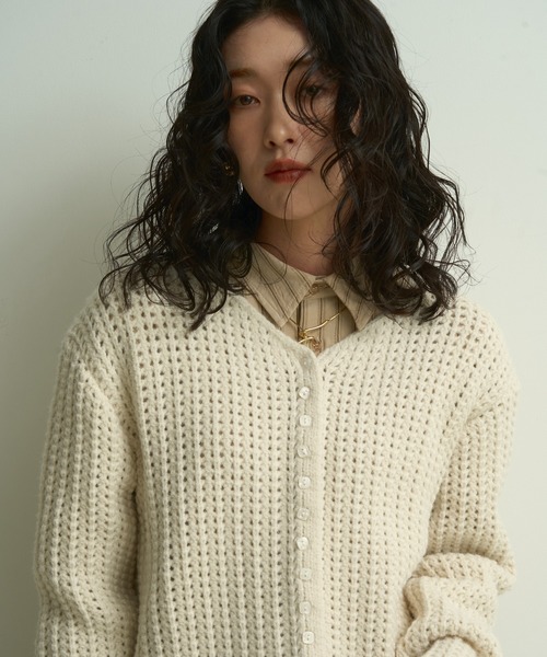 Lutim by u(ルチバイユー)の「Waffle knit multi-button cardigan / ワッフル編みマルチボタンカーディガン(カーディガン/ボレロ・レディース・アイボリー/グレー/ネイビー・FREE)」の13枚目の写真