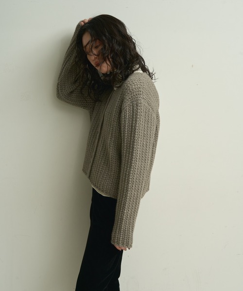 Lutim by u(ルチバイユー)の「Waffle knit multi-button cardigan / ワッフル編みマルチボタンカーディガン(カーディガン/ボレロ・レディース・アイボリー/グレー/ネイビー・FREE)」の16枚目の写真