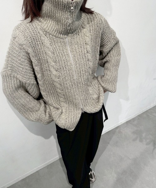 Reurie'(レウリィ)の「ダブルジップカラーニット(chihiro select) シンプル カジュアル ゆったり 秋 冬 もこもこ 厚手 ケーブル編み マタニティ(ニット/セーター・レディース・チャコールグレー/カーキ・FREE)」の16枚目の写真