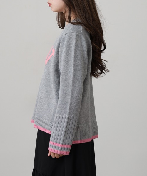 EGLANTINE(エグランティーヌ)の「EGLANTINE 配色ロゴ刺繍 袖リブニット(ニット/セーター・レディース・チャコールグレー/グレー/ブルー・38)」の17枚目の写真