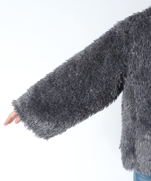 Three Four Time（ｽﾘｰﾌｫｰﾀｲﾑ）の「カールフェイクファーコート（その他アウター・レディース・オフホワイト/グレー・FREE）」の16枚目の写真