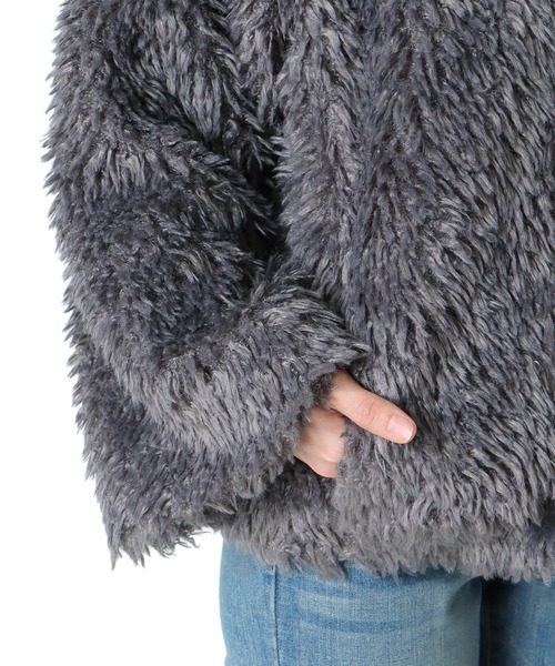 Three Four Time（ｽﾘｰﾌｫｰﾀｲﾑ）の「カールフェイクファーコート（その他アウター・レディース・オフホワイト/グレー・FREE）」の17枚目の写真