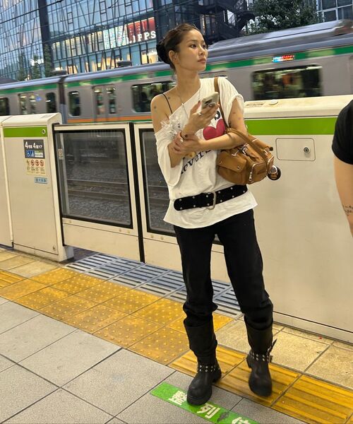 BLACKPURPLE（ブラックパープル）の「ベイビーオーバーロードバッグ Baby Overload Bag_Brown（ショルダーバッグ・レディース・ブラウン・FREE）」の8枚目の写真