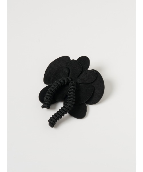 SYKIA(シキア)の「Nocturne Petal Barrette(バレッタ/ヘアクリップ・レディース・ベージュ/ブラック・FREE)」の10枚目の写真