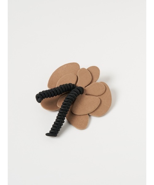 SYKIA(シキア)の「Nocturne Petal Barrette(バレッタ/ヘアクリップ・レディース・ベージュ/ブラック・FREE)」の12枚目の写真