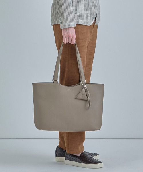 MEN'S BIGI(メンズビギ)の「【SEEKER/シーカー】別注 ソフトレザー2wayトートバッグ(トートバッグ・メンズ・ブラック/グレー系その他・FREE)」の3枚目の写真