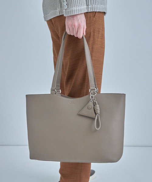 MEN'S BIGI(メンズビギ)の「【SEEKER/シーカー】別注 ソフトレザー2wayトートバッグ(トートバッグ・メンズ・ブラック/グレー系その他・FREE)」の4枚目の写真