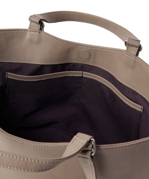 MEN'S BIGI(メンズビギ)の「【SEEKER/シーカー】別注 ソフトレザー2wayトートバッグ(トートバッグ・メンズ・ブラック/グレー系その他・FREE)」の17枚目の写真